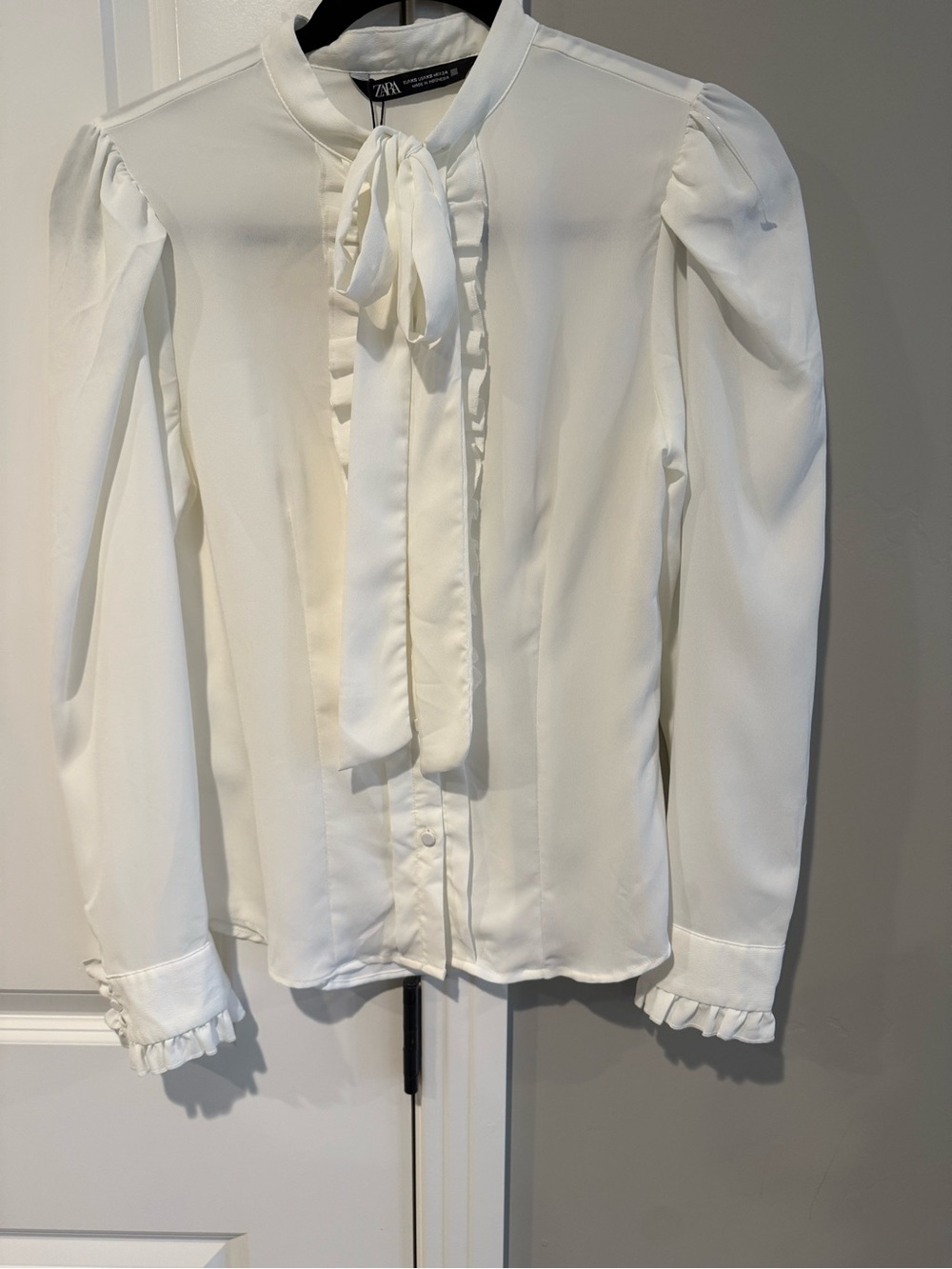 Zara Cream Tie-Neck Ruffle Blouse, xs, NWT